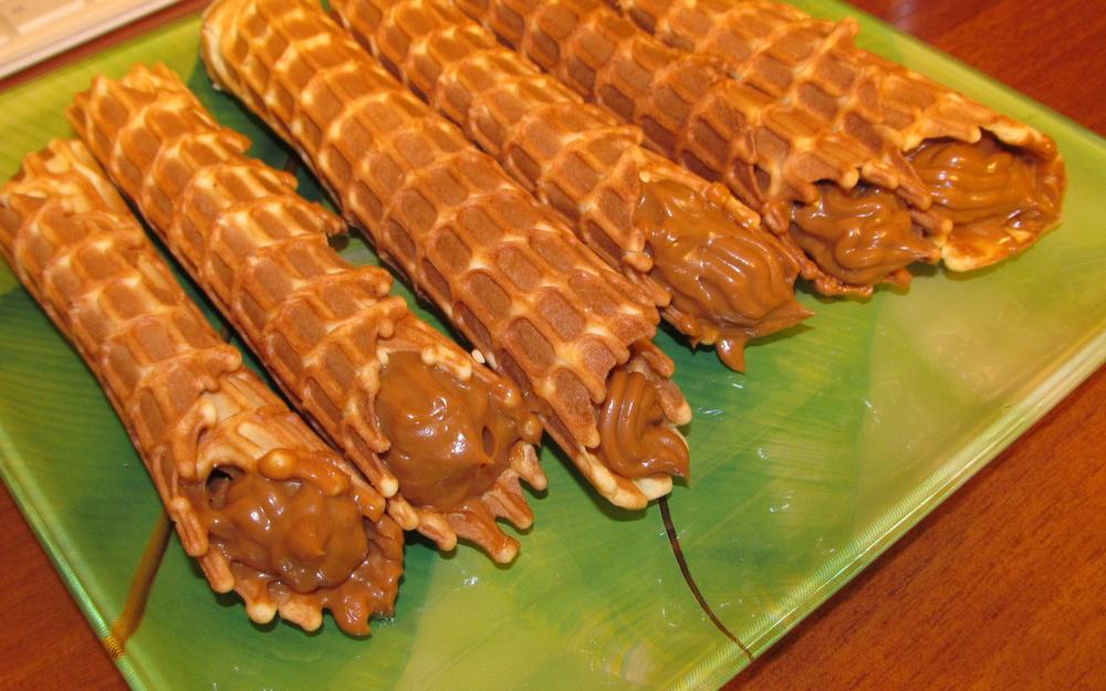 Вафельные трубочки с вареной сгущенкой